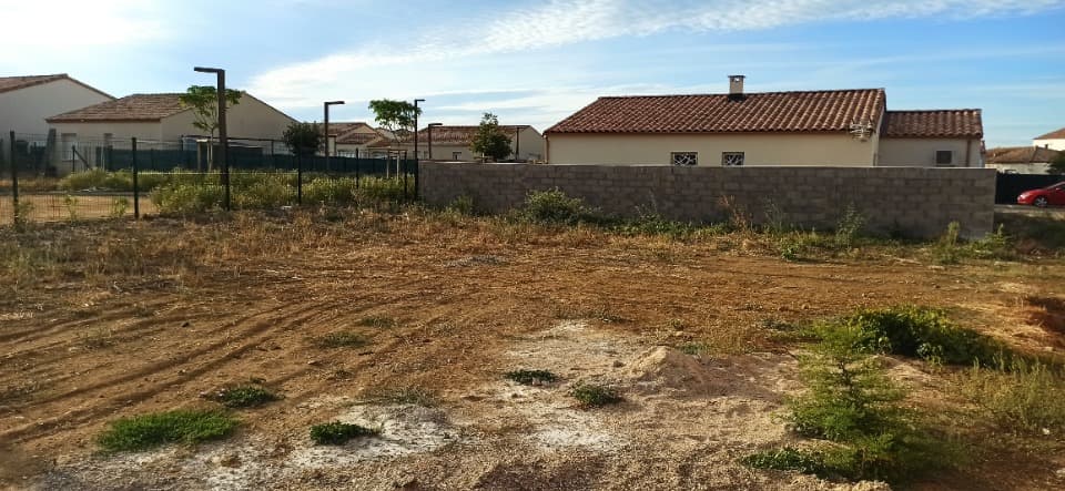 Terrain - Terrain à bâtir () à Pouzolles (34), prix 82 000 €