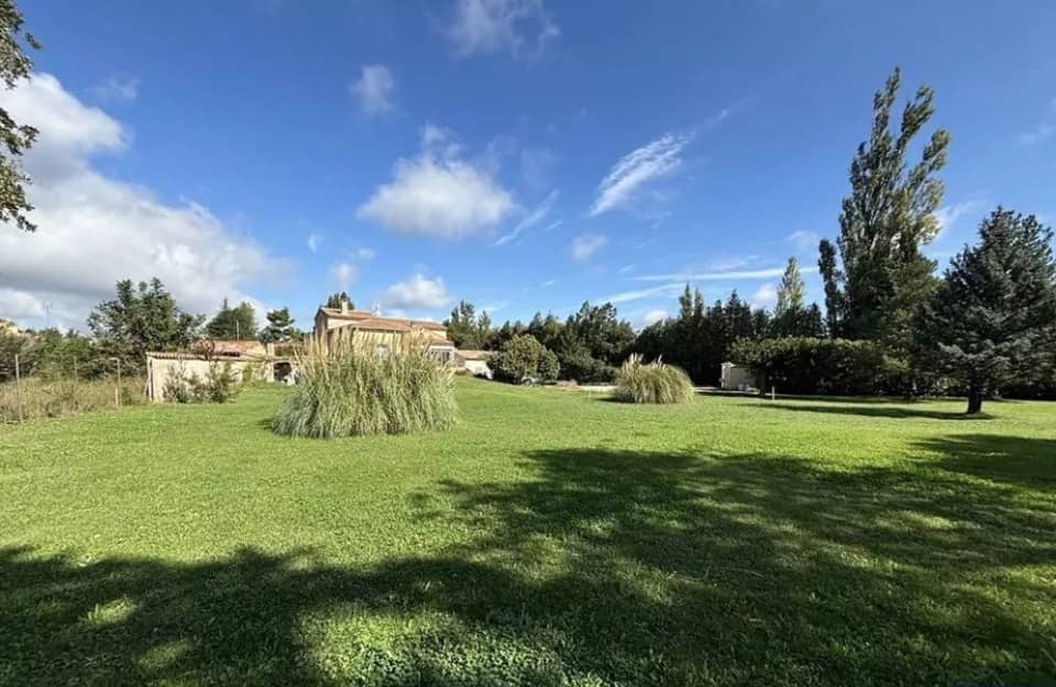 Terrain - Terrain à bâtir  () à Sénas (13), prix 196 100 €