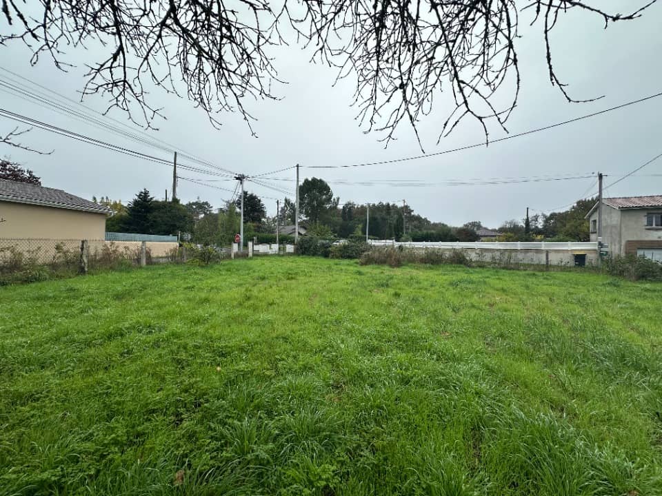 Terrain - Terrain à bâtir  () à Léognan (33), prix 150 000 €