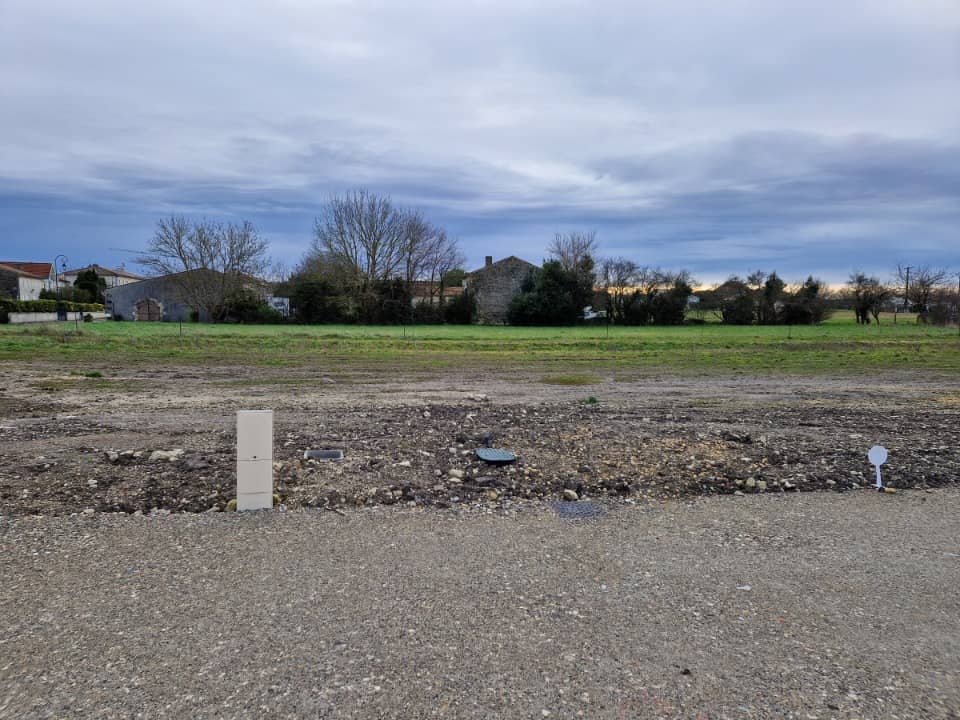 Terrain - Terrain à bâtir Montils (17800) à Montils (17), prix 27 000 €