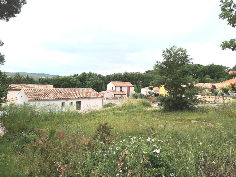 Terrain - Terrain à bâtir () à Pierrevert (48), prix 145 000 €