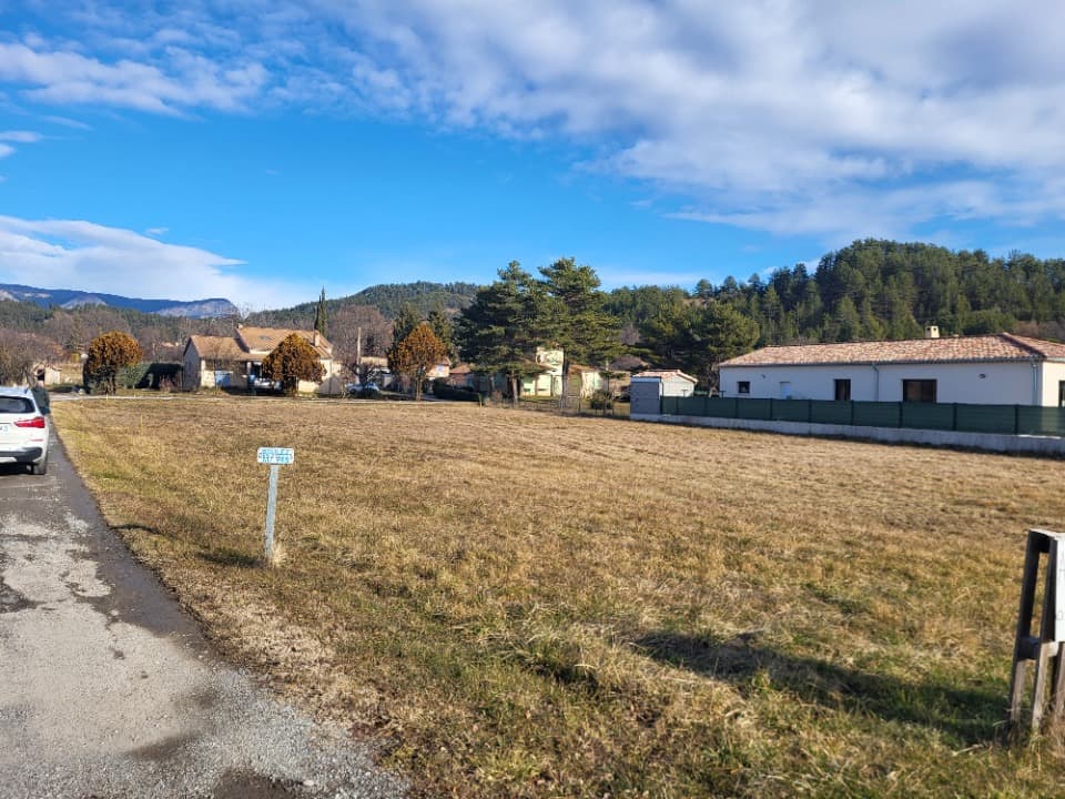Terrain - Terrain à bâtir () à Laragne-Montéglin (53), prix 110 000 €