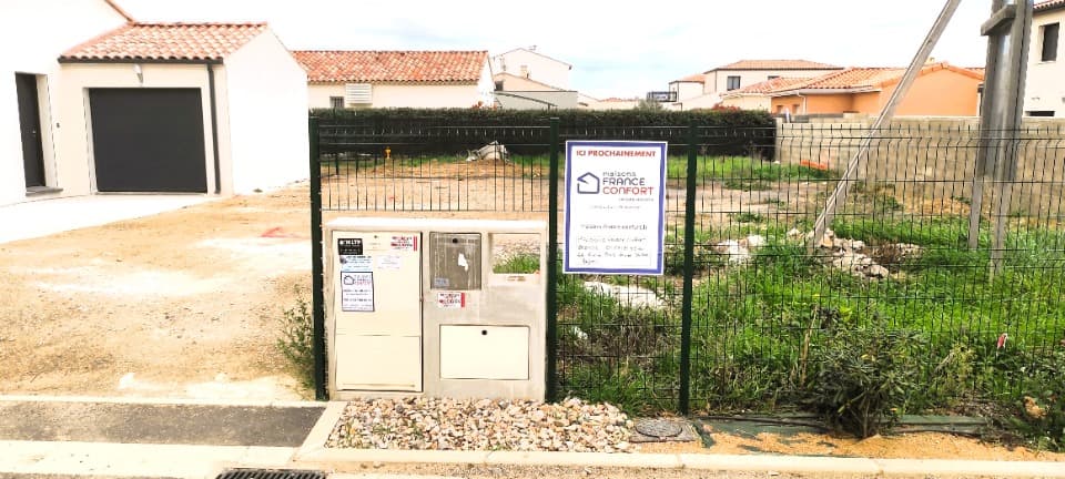 Terrain - Terrain à bâtir () à Pouzolles (34), prix 83 800 €