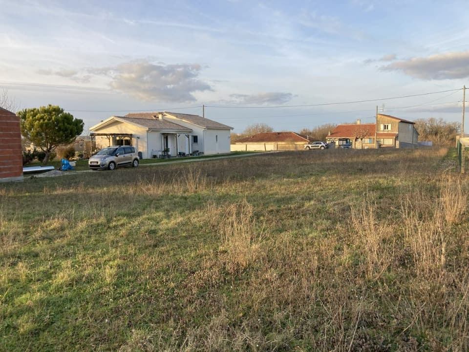 Terrain - Terrain à bâtir () à Champniers (16), prix 67 000 €