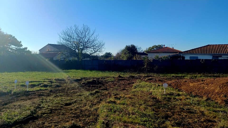 Terrain - Terrain à bâtir Saint-Yrieix-sur-Charente (16710) à Saint-Yrieix-sur-Charente (16), prix 60 000 €