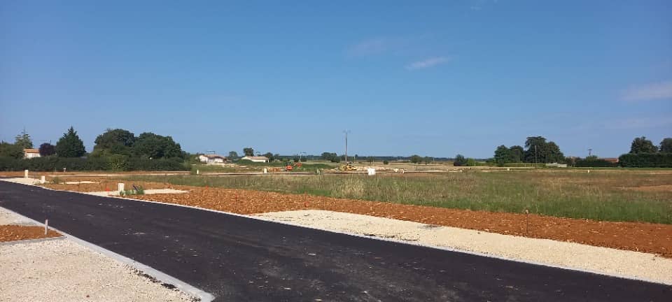 Terrain - Terrain à bâtir () à Roullet-Saint-Estèphe (16), prix 48 000 €