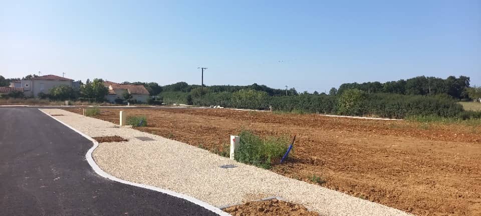 Terrain - Terrain à bâtir Roullet-Saint-Estèphe (16440) à Roullet-Saint-Estèphe (16), prix 49 000 €