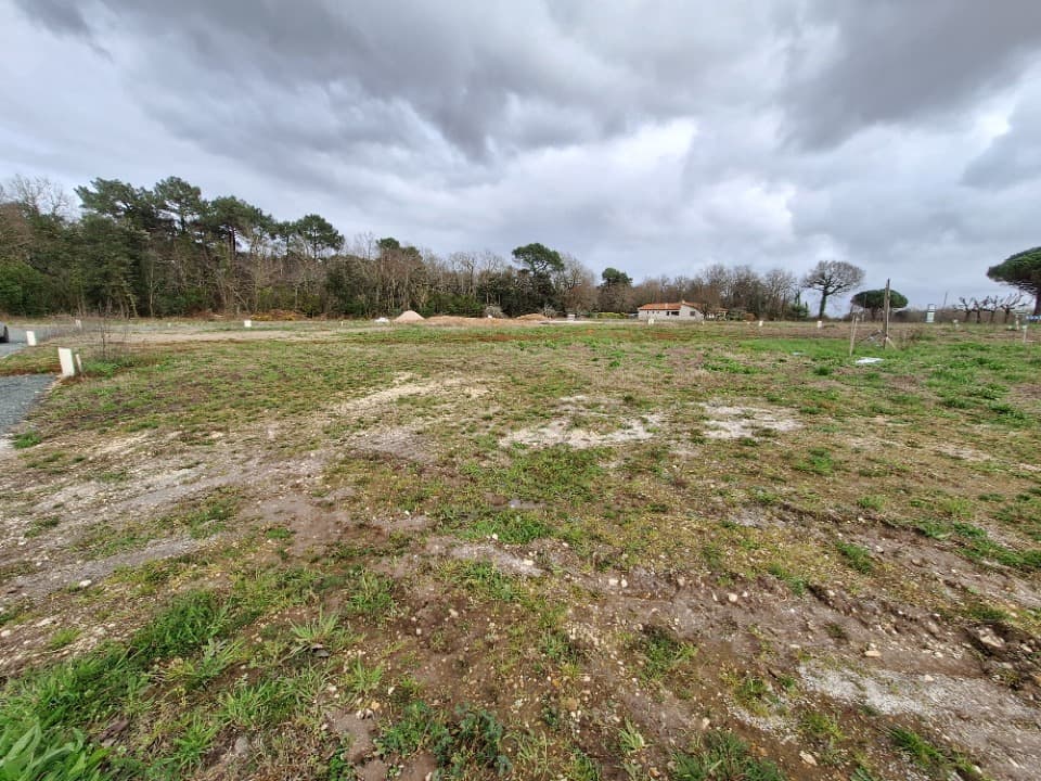 Terrain - Terrain à bâtir () à Les Mathes (17), prix 130 000 €