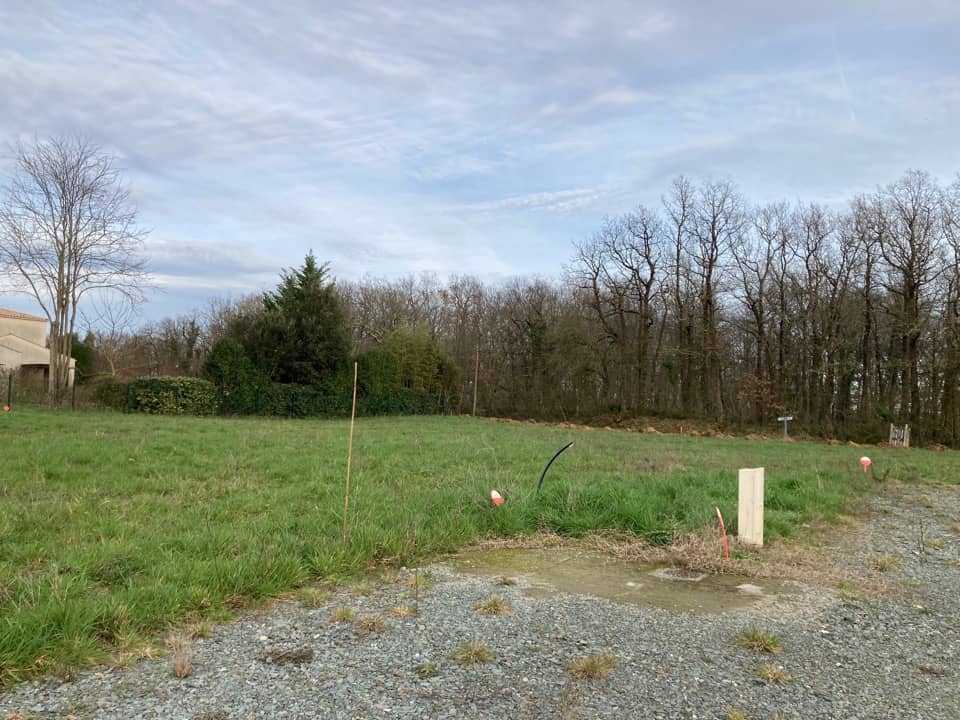 Terrain - Terrain à bâtir Taillebourg (17350) à Taillebourg (17), prix 43 800 €