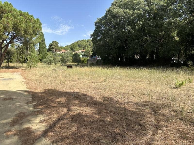 Terrain - Terrain à bâtir  () à Raphèle-lès-Arles (13), prix 164 900 €