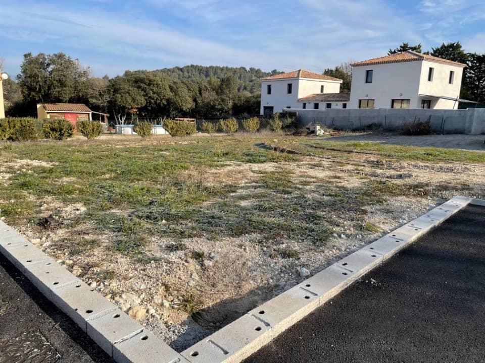 Terrain - Terrain à bâtir  () à Pertuis (84), prix 190 000 €