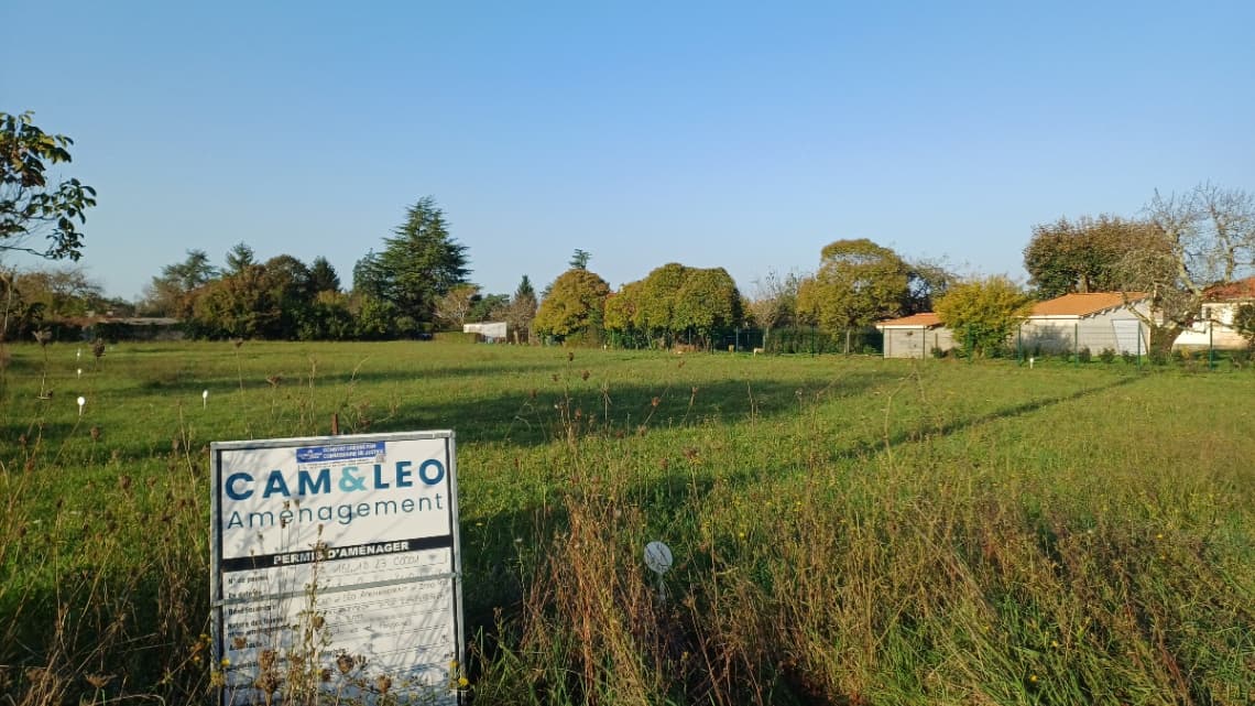 Lotissement - Terrain à bâtir-Vœuil et Giget à Voeuil et giget (16), prix 60 000 €