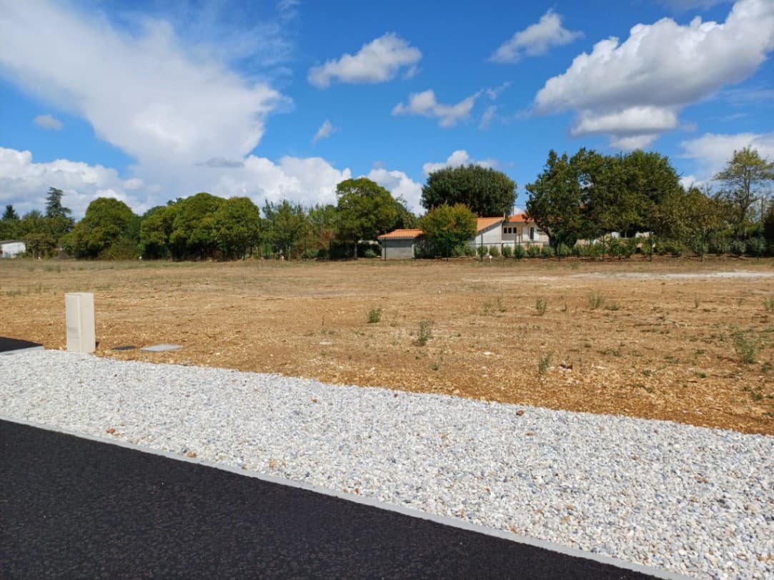 Lotissement Voeuil et giget (16) - 570m² - 47000€ (photo 3/6)