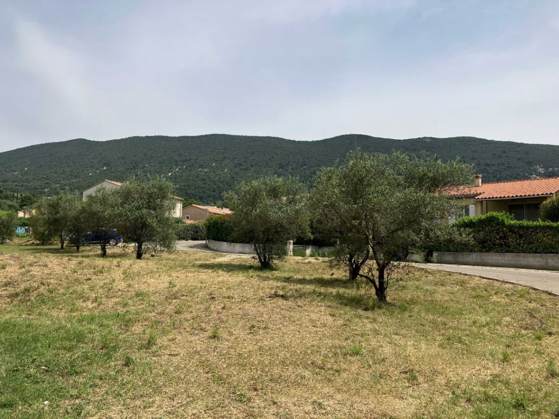 Lotissement Nyons (26) - 407m² - 99000€ (photo 1/3)
