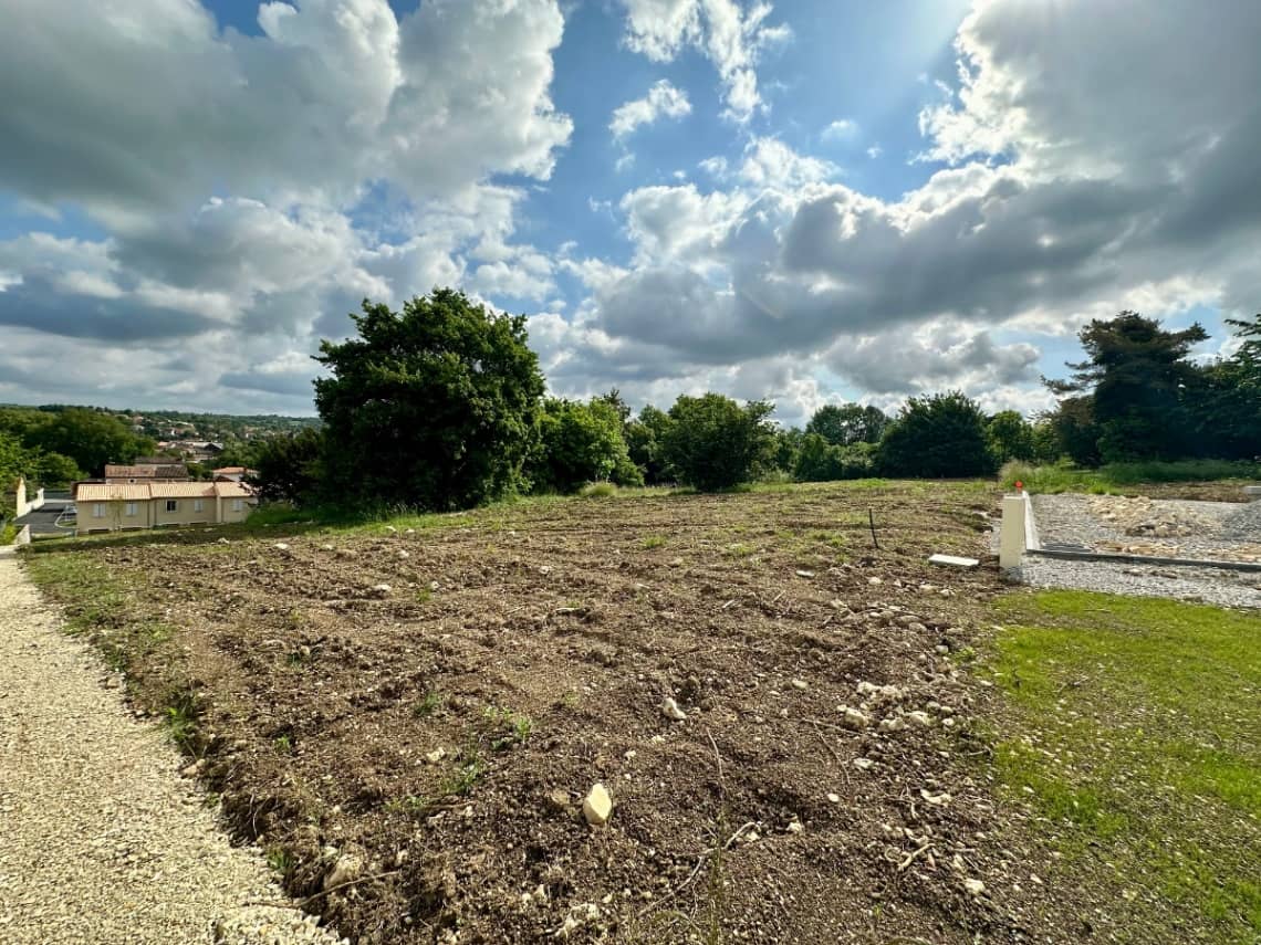 Terrain - TERRAIN MAGNAC SUR TOUVRE à Magnac sur touvre (16), prix 68 000 €