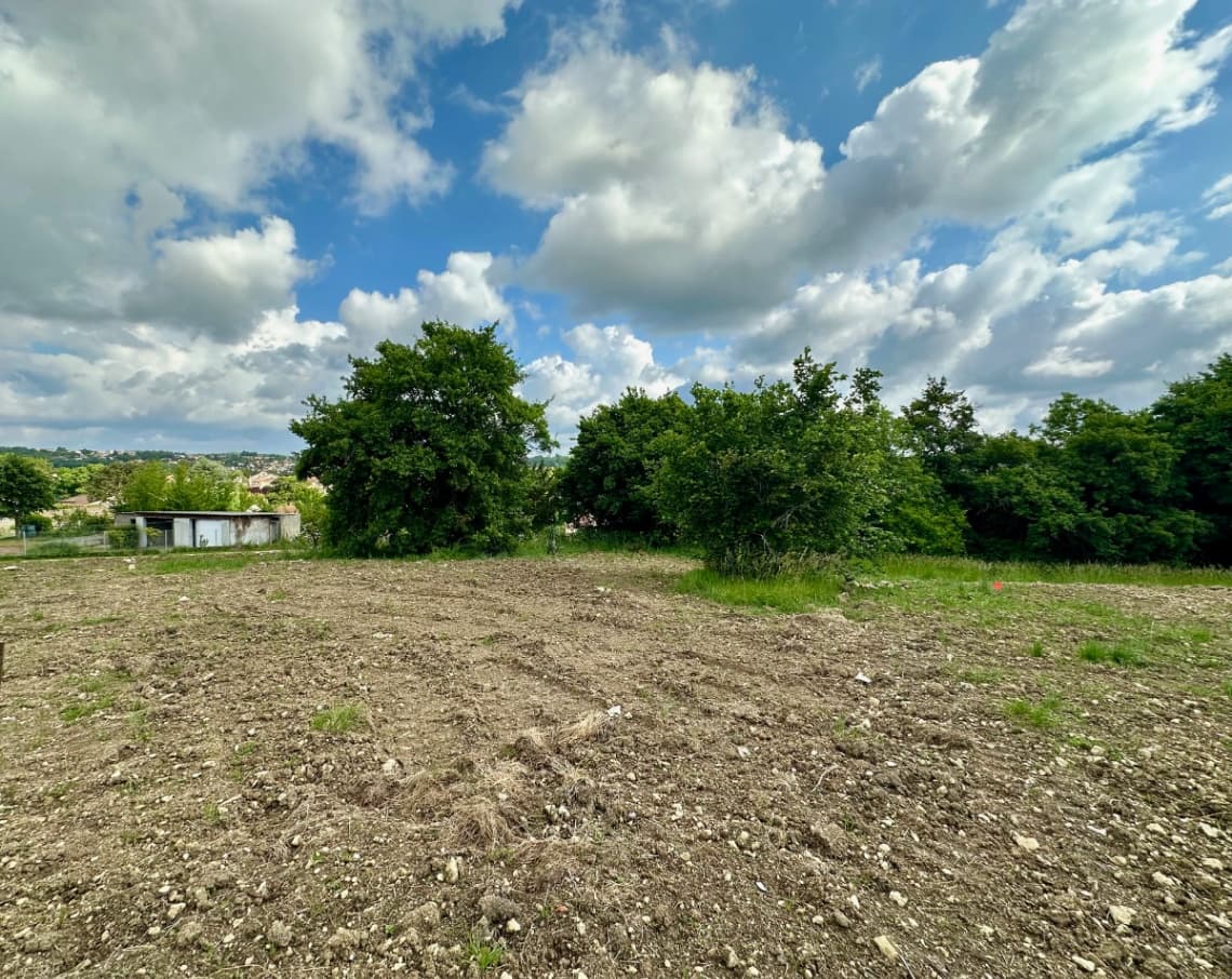Terrain Magnac sur touvre (16) - 830m² - 75000€ (photo 4/4)