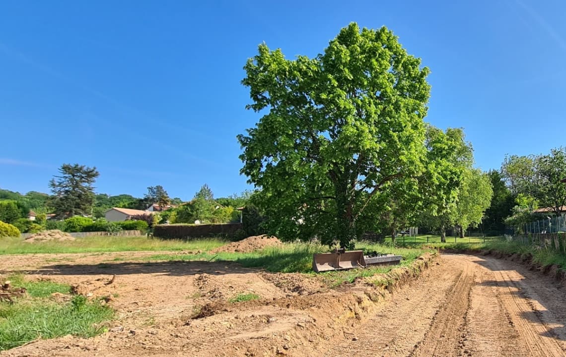 Lotissement Angouleme (16) - 803m² - 99000€ (photo 1/6)