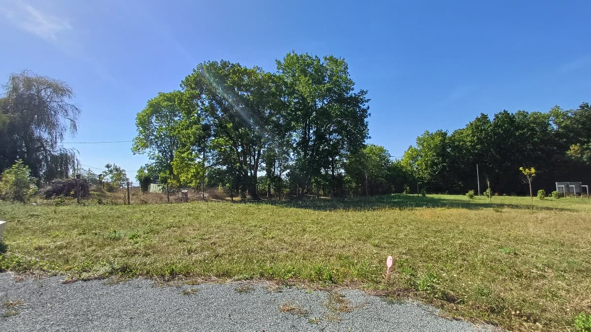 Lotissement Saintes (17) - 680m² - 68000€ (photo 3/4)