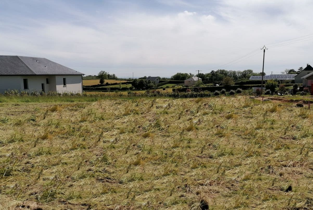 Terrain Situé proche de la D911 (12) - 812m² - 15834€ (photo 2/2)