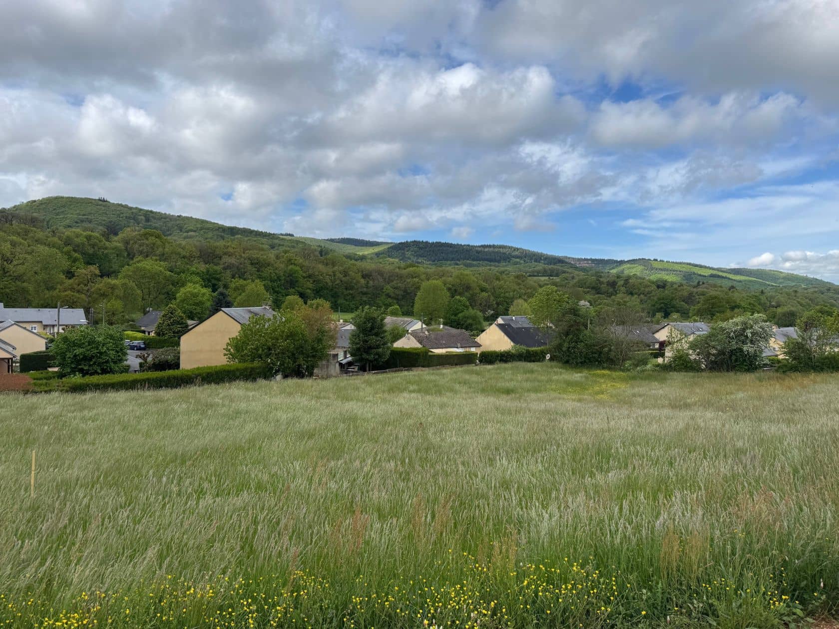 Terrain - Terrain à bâtir de 450 m² à BERTHOLENE à BERTHOLENE (12), prix 35 000 €