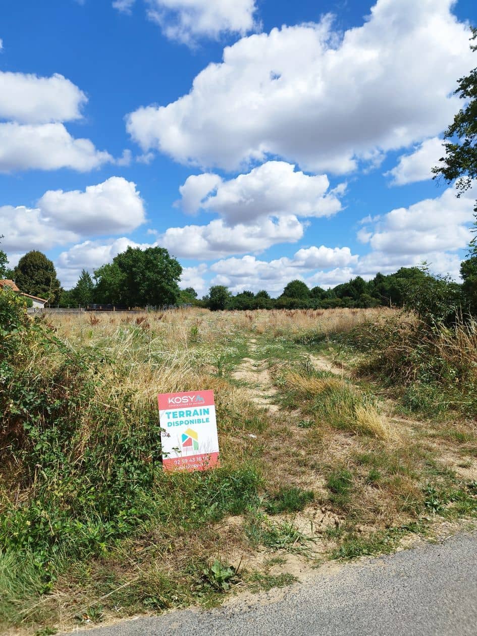 Terrain - Terrain à bâtir de 918 m² à SARRIGNE (49) à 12 RUE DES MOULINS (49), prix 120 000 €