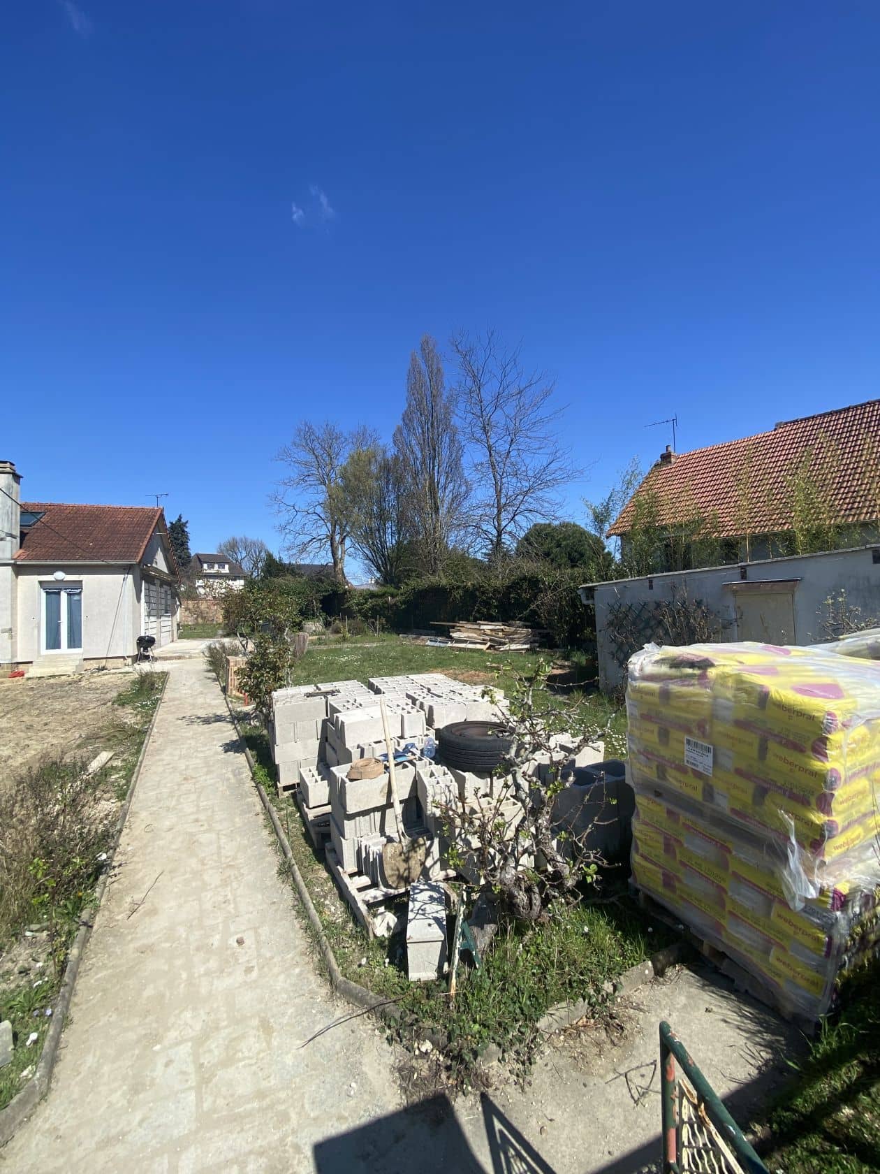 Terrain - Terrain à bâtir de 420 m² à SAINTE-GENEVIEVE-DES-BOIS (91) à 41 rue Pierre Brossolette (91), prix 200 000 €